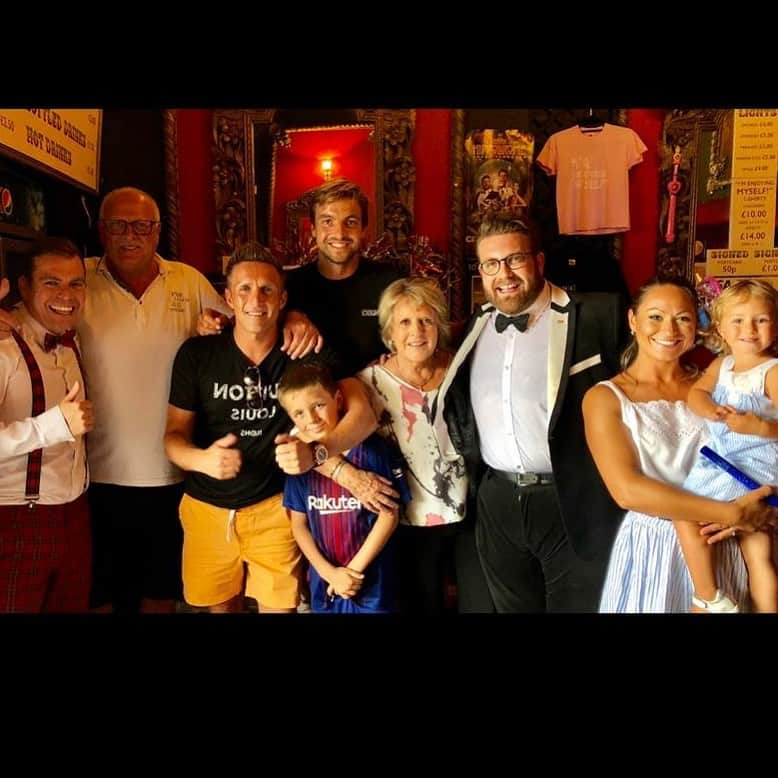 ティム・クルルのインスタグラム：「Good luck to the amazing Jay family and everyone @hippodromegy for the first show back after lockdown.. Best circus around 🎪👍🏻 #oldpicture」