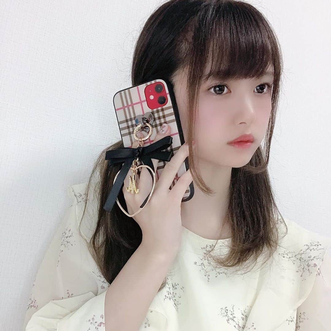 のインスタグラム：「new iPhone case♥︎︎∗︎*ﾟ . めちゃ可愛いiPhoneケースを見つけてしまいました…🥺 . 8/15 19:00〜 8/22 23:59 までMAX50%OFFなんだって😳✨ 気になった方は @alamain2018 さんの投稿を確認してね。  #alamain #iPhoneケース #iPhonecase #ハンドメイド #ハンドメイド作品 #ハンドメイド作家 #ハンドメイド雑貨#プチプラ#韓国ファッション#ファッション」