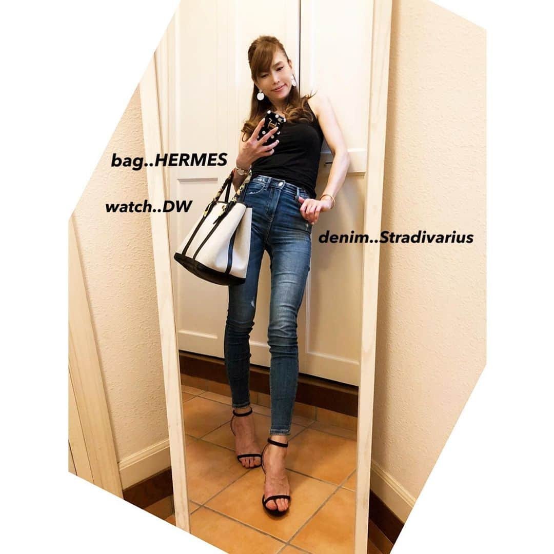 jessicaのインスタグラム：「#OUTFIT @danielwellington  ＊ #デニム#Stradivarius #バッグ#HERMES#ガーデンパーティー #時計#ダニエルウェリントン ＊ #ワークアウト#働くmom#S47年式 #シンプルコーデ#デニムコーデ ＊ Thanks always‼︎ jessica」