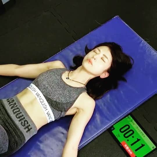 のインスタグラム：「今日は @sho_sportsmodel  筋肉先生に呼吸を教わってきました！  @manaminsoo まなみさんも通ってるから😍綺麗な人がやることは、自分もやる！  呼吸の大切さと、自分の出来なすぎを痛感しました😨😨 しょうさんありがとうございました！   #ssa  #サマースタイルアワード #サマスタ #筋トレ女子 #fitnessgirl  #fitnessmodel  #fitness  #スポーツウェア #トレーニングウェア  #フィットネスウェア #筋トレ  #トレーニング  #ジム  #フィットネス #筋肉 #マッチョ  #ダイエット #ワークアウト  #ボディメイク #running  #フィットネスモデル  #フィットネスライフ  #サマスタ優勝したい #モノキニ  #ビューティーフィットネスモデル #朝活 #呼吸」