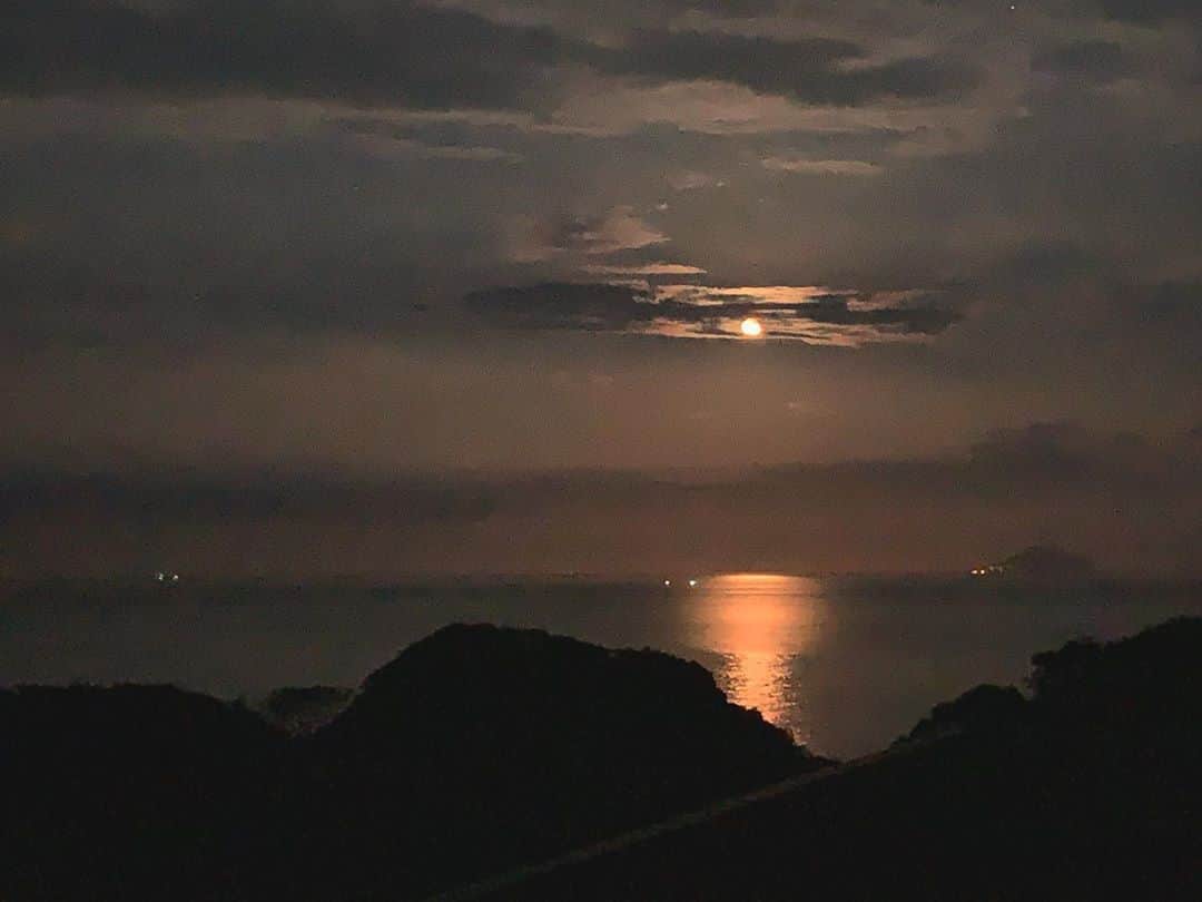 のインスタグラム：「いつの日かの夕陽✴︎」