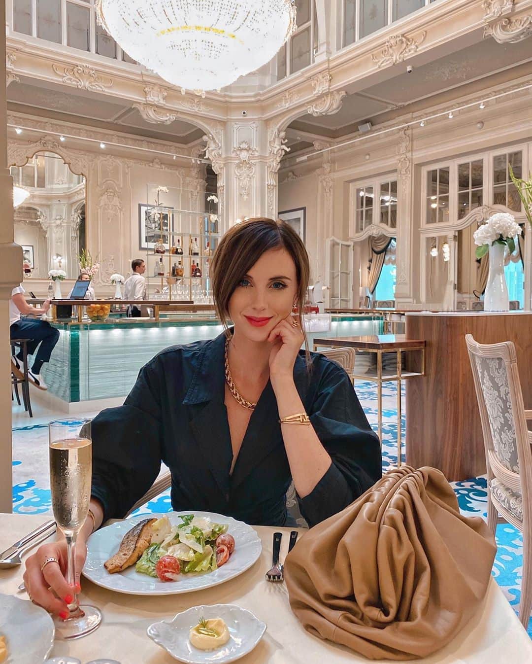 バーボラ・コディトヴァのインスタグラム：「One of my favourite places outside of Prague is this beautiful restaurant in Carlsbad. I am sharing regularly my tips not only from Prague but the whole world on the @twisperofficial app! #TWISPER #Ad」