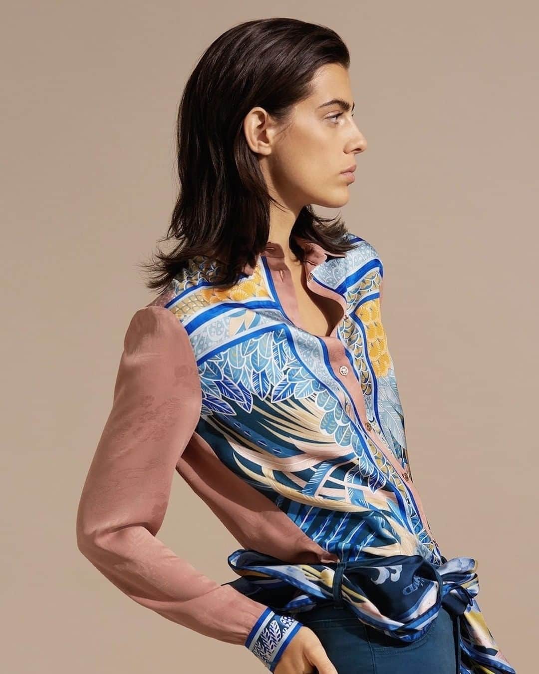 のインスタグラム：「Decorated with lush flowers and colorful japanese inspiration, this Leonard Paris shirt is cut from lightweight silk-twill. Wear yours tucked into jeans for the perfect back to school look.  leonardparis.com . . . . . . . #fashion #mode #fashioninspiration #springsummer20 #springstyles #springtrends #springlooks #springfashion #summerstye #summerfashion #summeroutfit #colorful #topbrandsinparis #DNVB  #frenchsavoirfaire #frenchart」