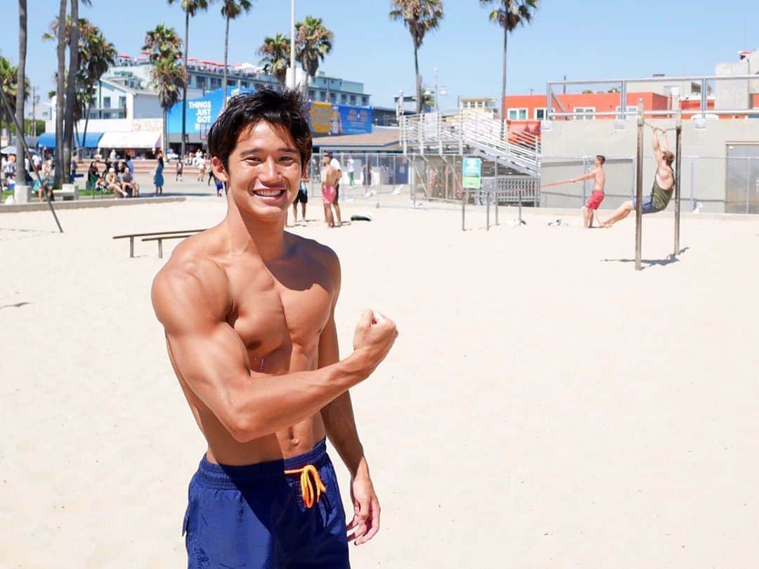 荒井陸さんのインスタグラム写真 - (荒井陸Instagram)「in LA🇺🇸 (Venice Beach) #去年のお盆休み #カメラ向けられた時のポーズがだいぶキモい #workout#traning#musclebeach#fitness#gym」8月15日 21時01分 - a2desu