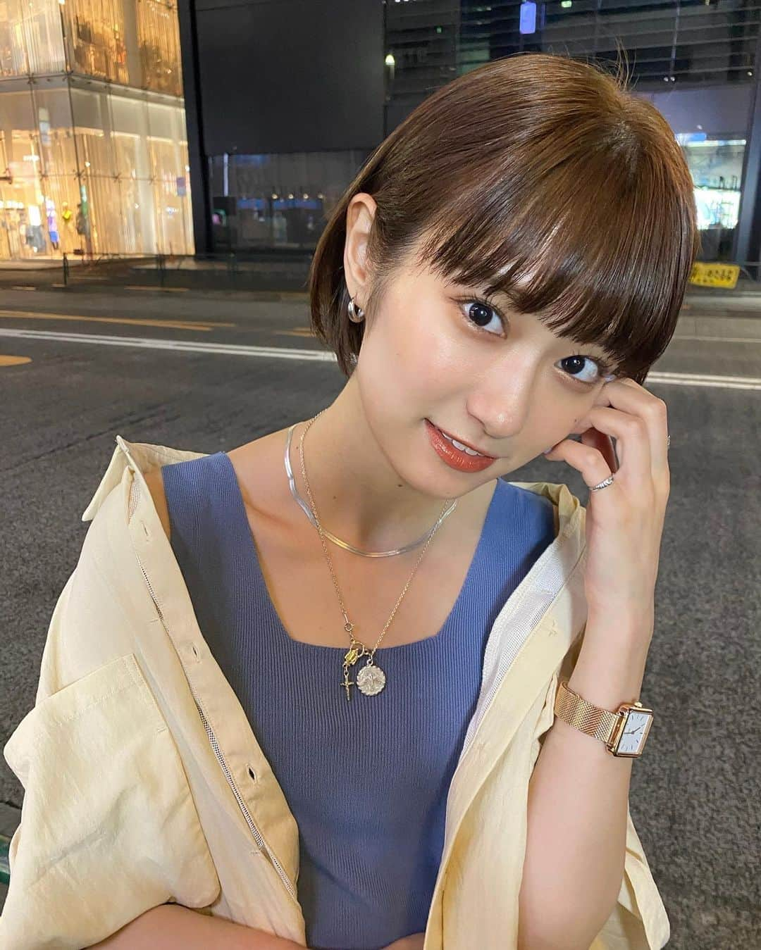 広瀬ちひろさんのインスタグラム写真 - (広瀬ちひろInstagram)「New color❤︎ ブリーチしてないです~ 明るいの、どうですか？ しばらくずっと暗くしてたので夏だけでもと思い立って💭 ここからまた徐々に暗くする予定！ できる範囲の色を楽しみつつ🙆🏻‍♀️ これは何色って言うんだろう、、 同じにしたい方は是非 @arisa_rover さんのところへ☺️ この日はこの後一緒にお寿司を食べました🍣 美味しかった~ ありさんいつもありがとうございます❤︎ #ボブ #ミニボブ #ショートボブ #ショートヘア」8月15日 21時05分 - chi_hirose