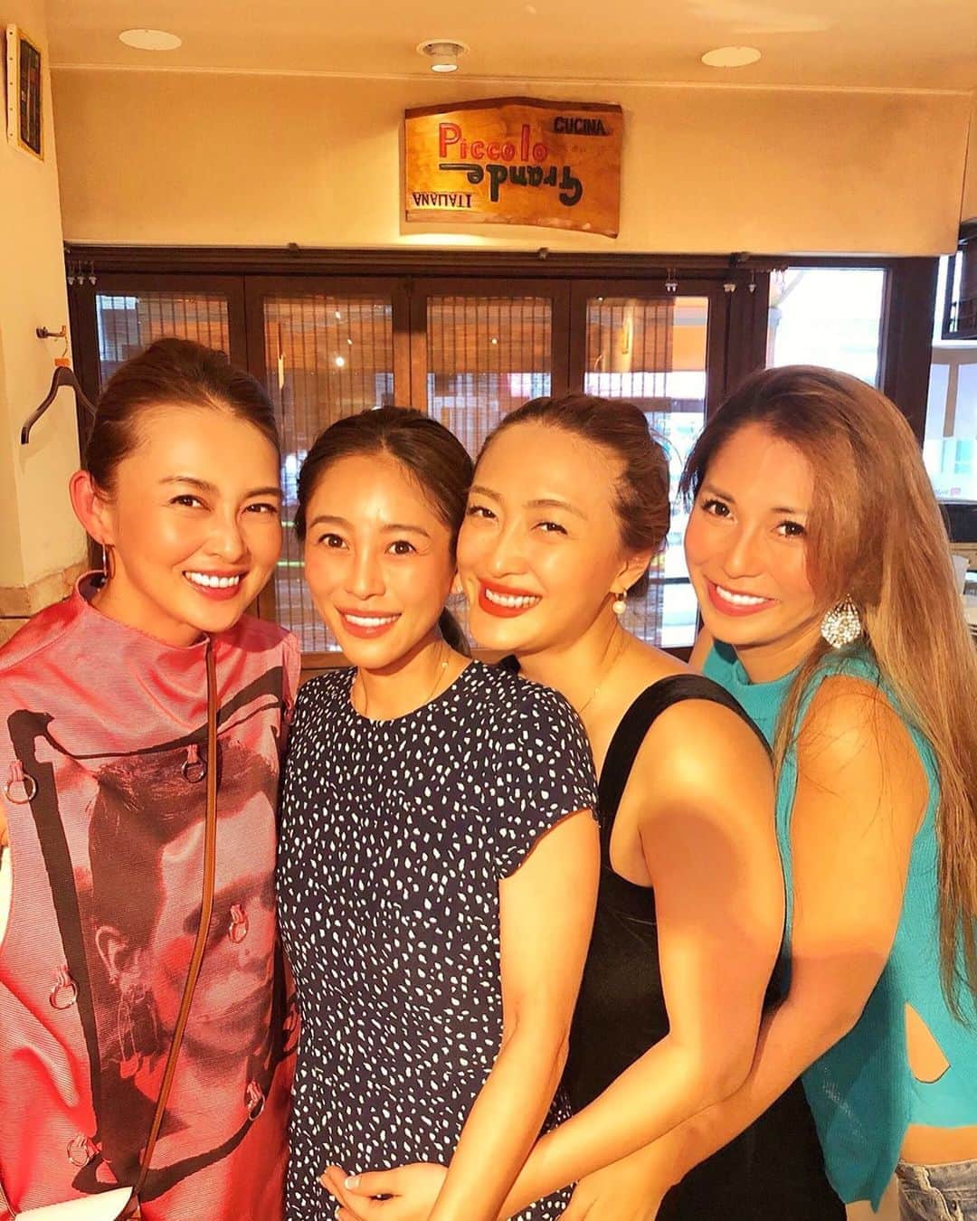 大桑マイミのインスタグラム：「ちょっと前の写真になるけど。 大好きな人に会うことができるって本当に幸せだな。  あーあー遠く遠ーく離れるの寂しいな。 すっごくさみしいな。 #また会えるはずなのに #センチメンタルになってまう #人間力が高いもんだから #寂しさ倍増  ダイスキ」