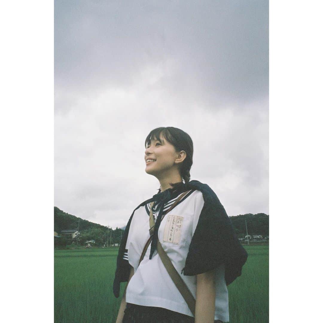 芳根京子さんのインスタグラム写真 - (芳根京子Instagram)「ご視聴、ありがとうございました。  この作品が、少しでも、皆様の“きっかけ”になれば、と思っています。  明子さん、 本当にありがとうございました。 出会えてよかったです。  #film  #🍅 #🎹  #終戦の日」8月15日 21時09分 - yoshinekyoko
