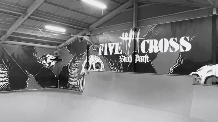 笹岡建介のインスタグラム：「👀👀👀🖐🏻❌ @mktaxi.jp @dcshoes_japan @dorcus_tbs @bern_japan @stance_japan @skullcandyjapan @independenttrucks @rictawheels  #mktaxi#dcshoesjapan #dcshoes #skullcandyjapan #bells #independenttrucks #triforce_k #hi_5 #dorcus_tbs #6556skateboarding #divisio#fivecrossskatepark #showgekiskateboards #13mind#bern#bernjapan#make___#skate#skateboard #instagood #skatecrunch #skatecrunchmag」