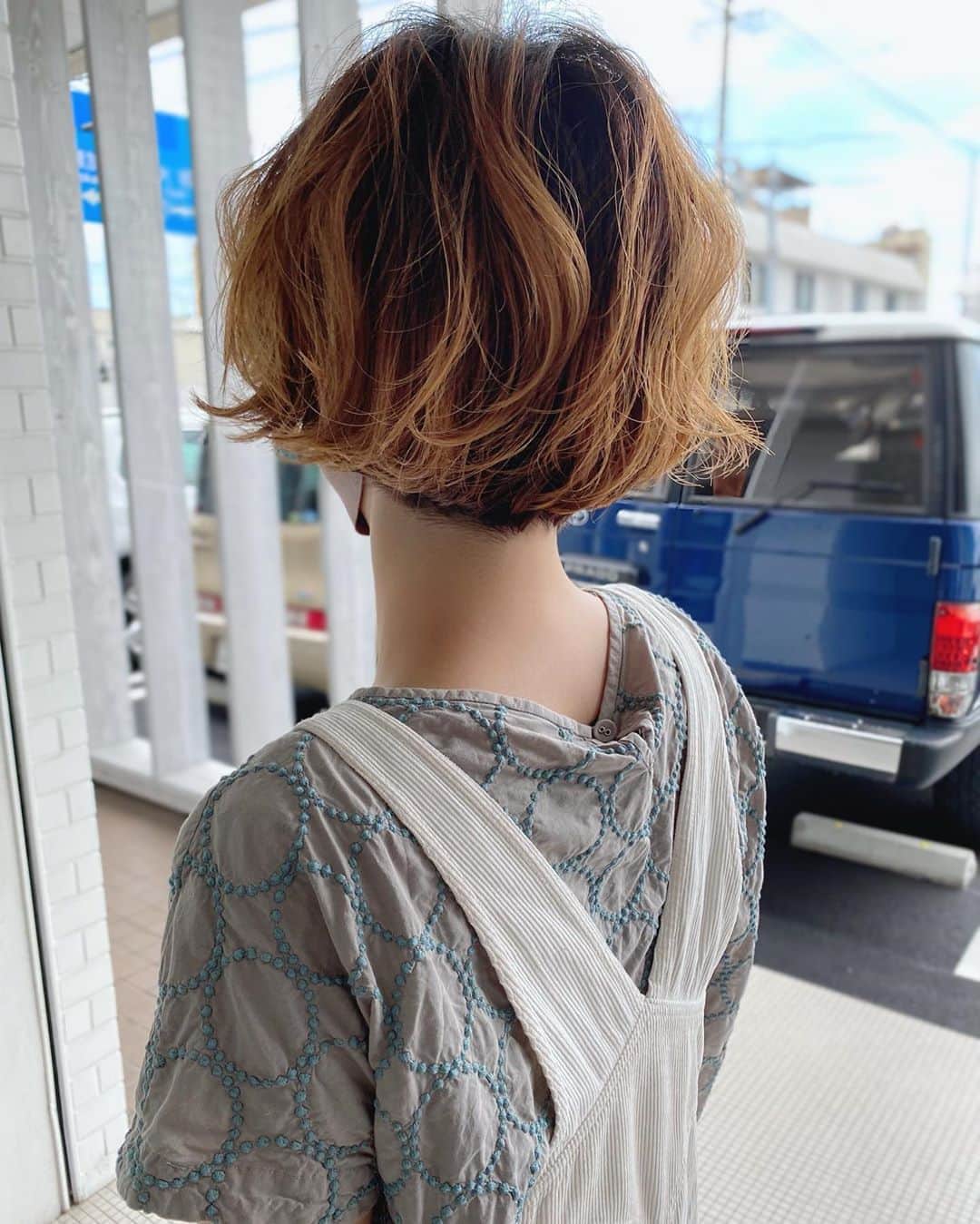 魚住理恵子さんのインスタグラム写真 魚住理恵子instagram 刈り上げマッシュなショートボブ 襟足浮きやすい方オススメです ショート ショートボブ かりあげショート ハンサムショート 刈り上げショート ブリーチ ハイトーンカラー ショートスタイル