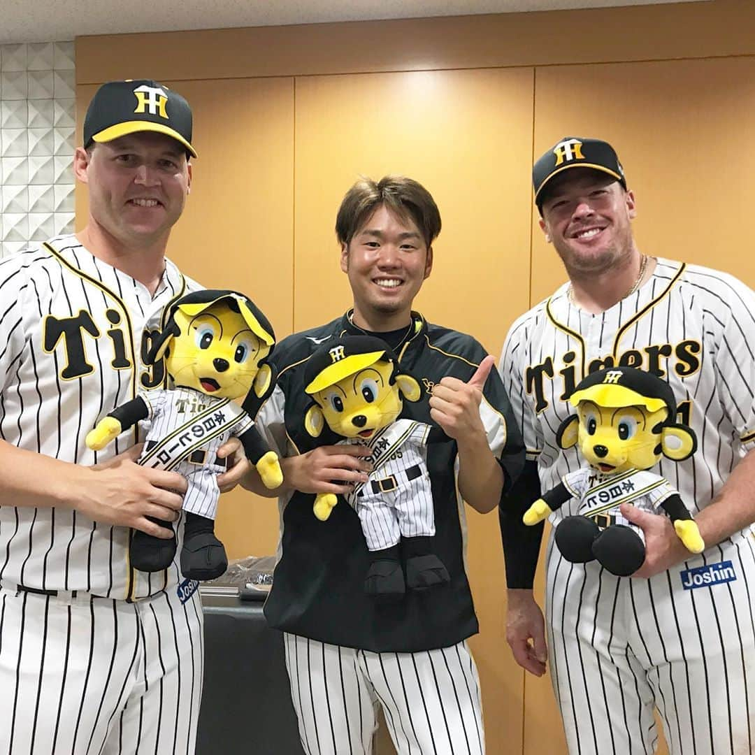 阪神タイガースさんのインスタグラム写真 - (阪神タイガースInstagram)「今日のヒーローサンズ選手、西勇輝投手、ボーア選手‼️ #西勇輝 選手 #ナイスピッチング✨  #ジェリーサンズ 選手 #ジャスティンボーア 選手 #ナイスバッティング✨  #今日のヒーロー #阪神タイガース #its勝笑timeオレがヤル」8月15日 21時35分 - hanshintigers_official