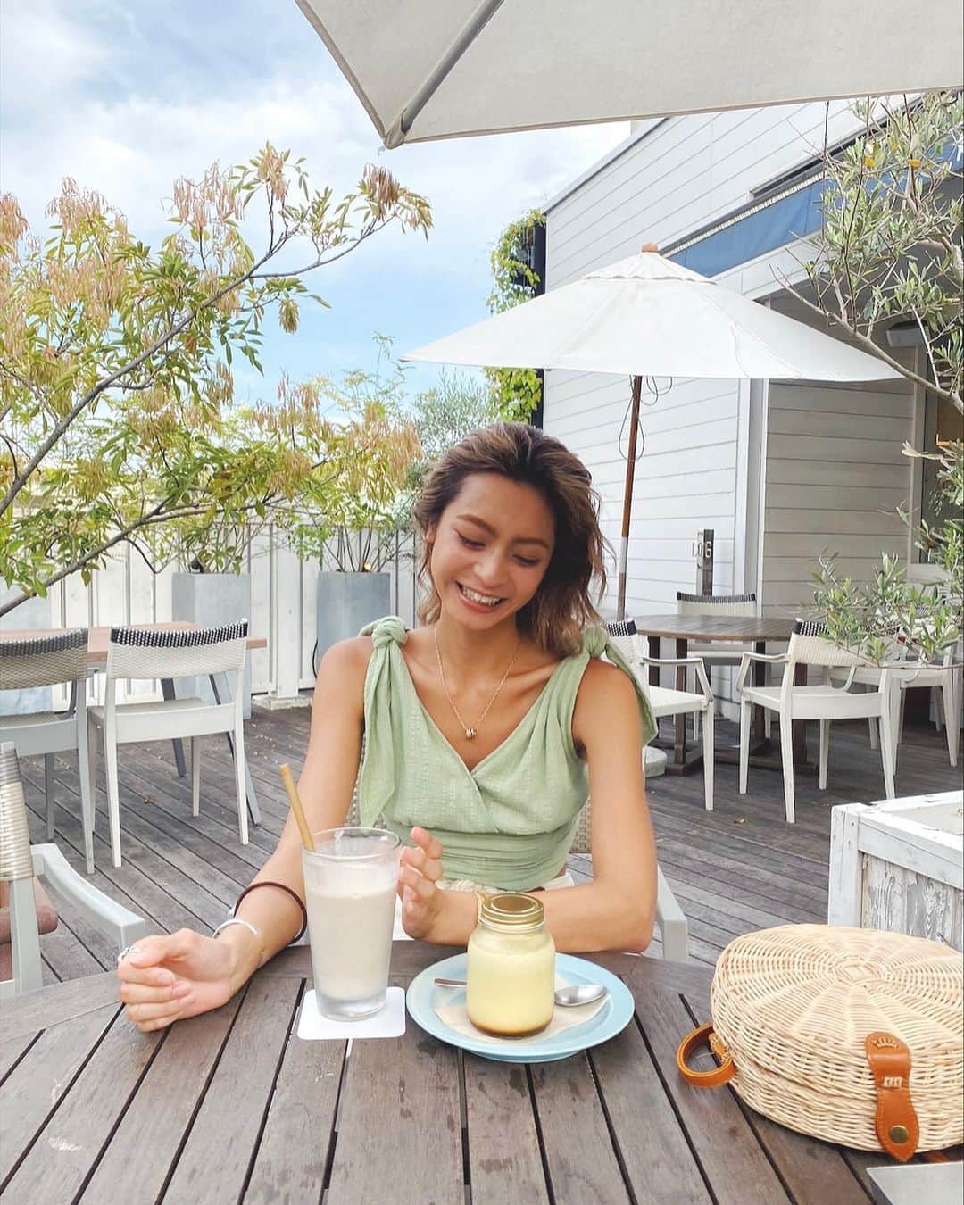 遠山茜子さんのインスタグラム写真 - (遠山茜子Instagram)「この時期のテラス最高に大好きなの❤︎🍍 ・ ・ #summer#terrace#cafe#bff#chill#rhc#sunmy#helthy#girl#happy#instagood」8月15日 21時30分 - akane_016t