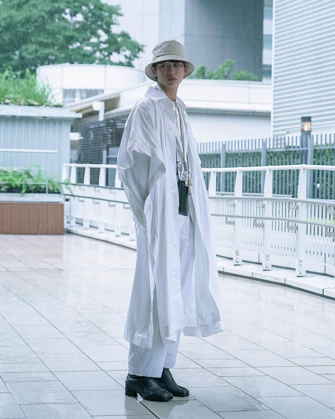 Fashionsnap.comさんのインスタグラム写真 - (Fashionsnap.comInstagram)「【#スナップ_fs】 Name EIKI Coat #HEDMAYNER Jakcet #FUMITOGANRYU Pants #URU Bag #BUILDINGBLOCK Shoes #MaisonMargiela Ring #OUAT  #fashionsnap #fashionsnap_men」8月15日 21時32分 - fashionsnapcom