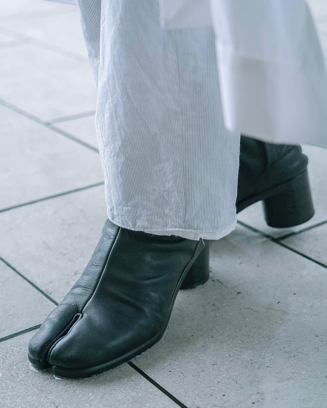 Fashionsnap.comさんのインスタグラム写真 - (Fashionsnap.comInstagram)「【#スナップ_fs】 Name EIKI Coat #HEDMAYNER Jakcet #FUMITOGANRYU Pants #URU Bag #BUILDINGBLOCK Shoes #MaisonMargiela Ring #OUAT  #fashionsnap #fashionsnap_men」8月15日 21時32分 - fashionsnapcom