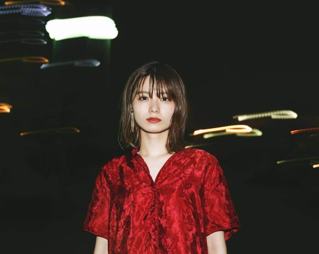 足立佳奈のインスタグラム：「新しいアーティスト写真  どうだったかな？？☺︎☺︎  昨日は、インスタライブありがとうございました！沢山の人が観てくれてた中で、報告できてよかったぁ、、。  \8月30日/ 3周年記念配信LIVE みんなで会おうね。 会いたいよー！！ チケットもうGETできるからチェックしてね！！✌️」
