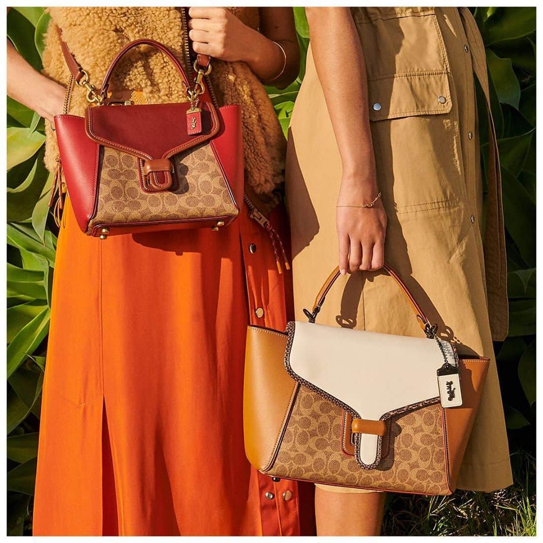 のインスタグラム：「Our Signature print: as major now as it was back then. What was your first Signature Coach piece? #CoachNY」