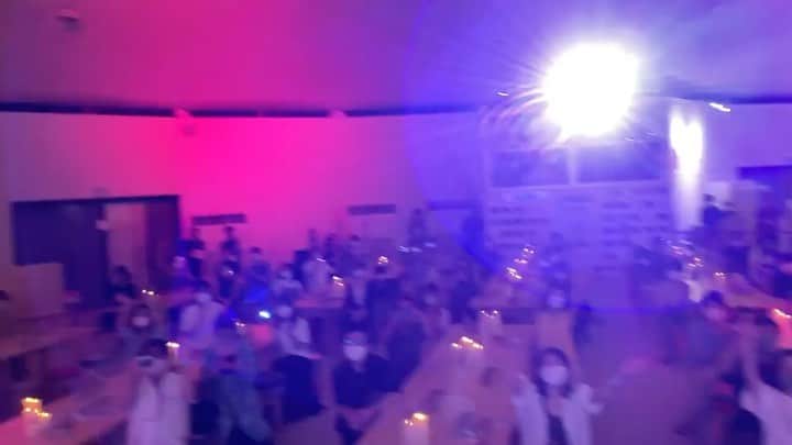 DE DE MOUSEのインスタグラム：「‪INNOVATION WORLD COMPLEX終了‬ ‪定員は席の半分、立っちゃいけない、声を出しちゃいけないってシチュエーションだけど、皆の前で演奏できてめちゃ嬉しかったです！‬ ‪イノベーション！って感じで中盤から攻めてみたけどみんなでハンズアップできてよかった‬ ‪ありがとうございました！！‬  #dédémouse #dedemouse #デデマウス #電電鼠 #innovationworld」