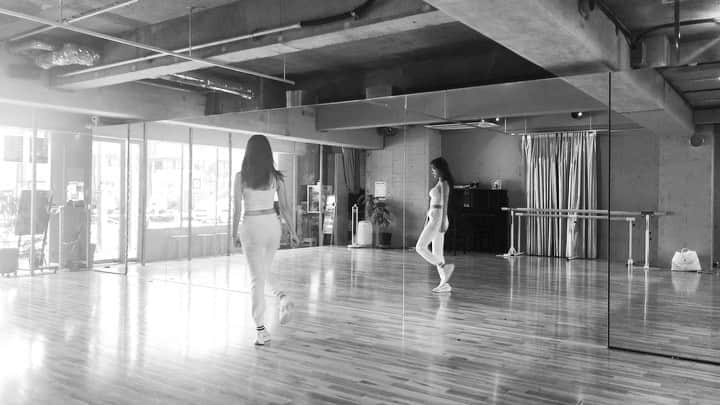 のインスタグラム：「practice 2 . . #emotions#mariahcarey#arianagrandecover#rb#soul#pops#artist#singer#huskyvoice#highkey#japanese#shibuya#マライアキャリー#カバー#練習#アリアナグランデ#ハイトーン#ホイッスルボイス#ハスキーボイス#渋谷から世界へ#KIMIKA」