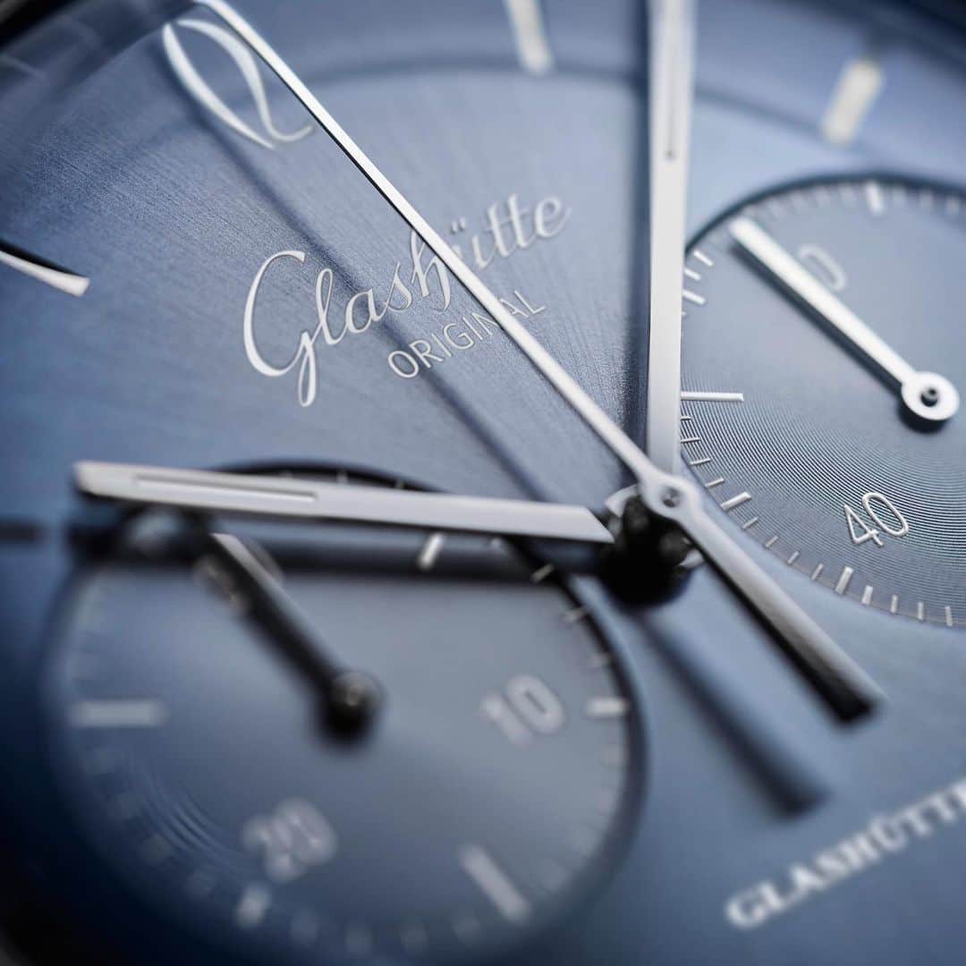 グラスヒュッテさんのインスタグラム写真 - (グラスヒュッテInstagram)「Individual colour gradient⁠⠀ ⁠⠀ This year’s new Sixties models in glacier blue are the third addition to a steadily expanding universe of annual edition timepieces, all characterized by unique dials. The dial blanks are first given a delicate sunray finish before being pressed into their characteristic domed shape. To achieve the striking dégradé effect they are sprayed with dark blue lacquer, which results in a dark edge. Then the entire surface of the dial is given a coat of glacier blue lacquer.⁠⠀ ⁠⠀ #GlashütteOriginal #GlashuetteOriginal #madeingermany #watchmakingart #Sixties #AnnualEdition #Chronograph #vintageinspired #glacierblue #blue #bluedial #watchdial #dial #madeingermany #GOnovelties2020⁠⠀」8月15日 21時53分 - glashuetteoriginal