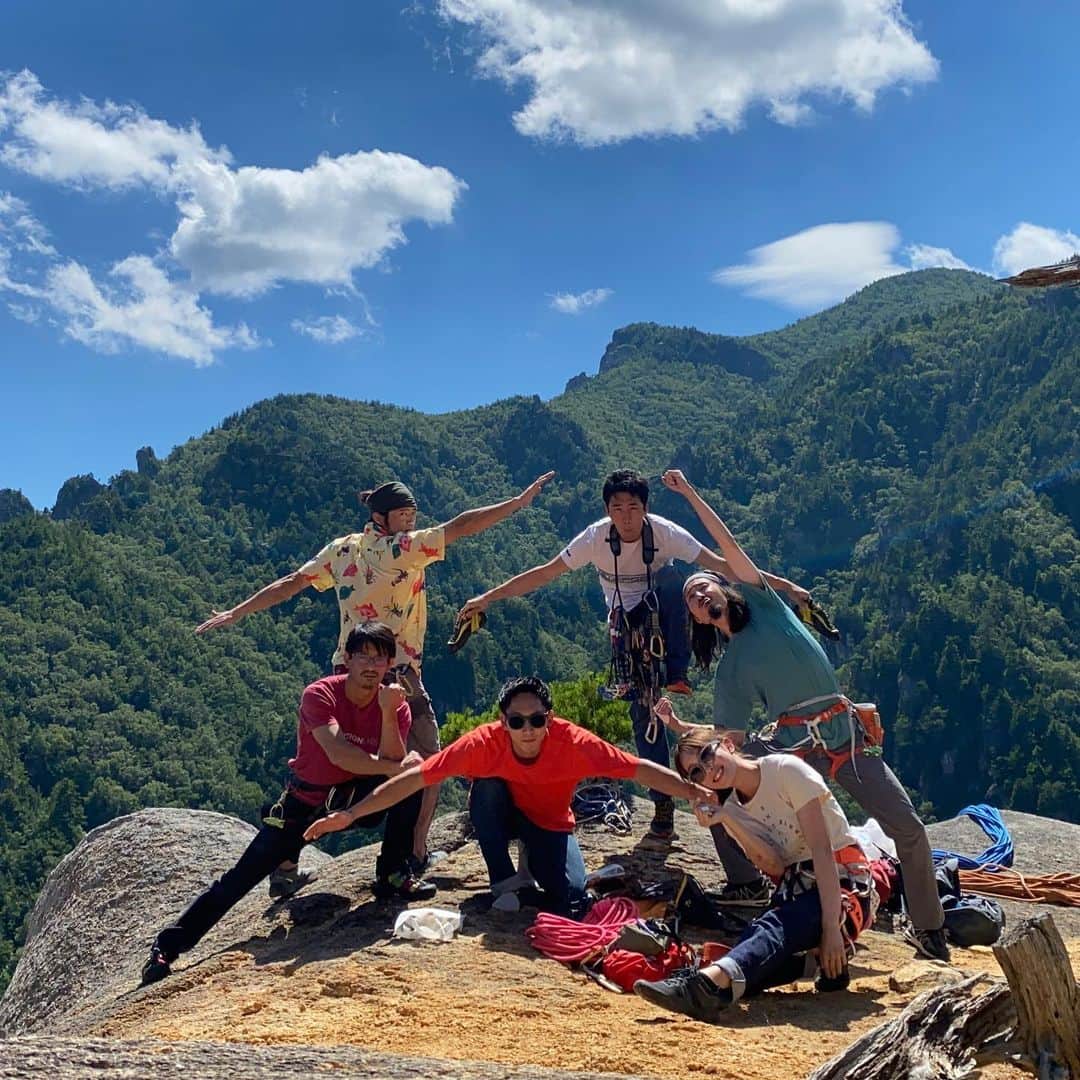 渡部桂太のインスタグラム：「First time multipitch climbing in my life 🙌🙌 晴天の中、人生初めてのマルチルート【セレクション ☆☆☆】をリードで登ることができました。 気が知れた仲間とのクライミングは最高で、競技でもボルダリングでもリードでも味わえない素晴らしい体験でした。 ハマりそうです笑 @lasportivajp  @tokyopowder #住友電装 #climbing #multipitch  #ギニュー特戦隊  #キュンです #小川山 #マルチピッチ」