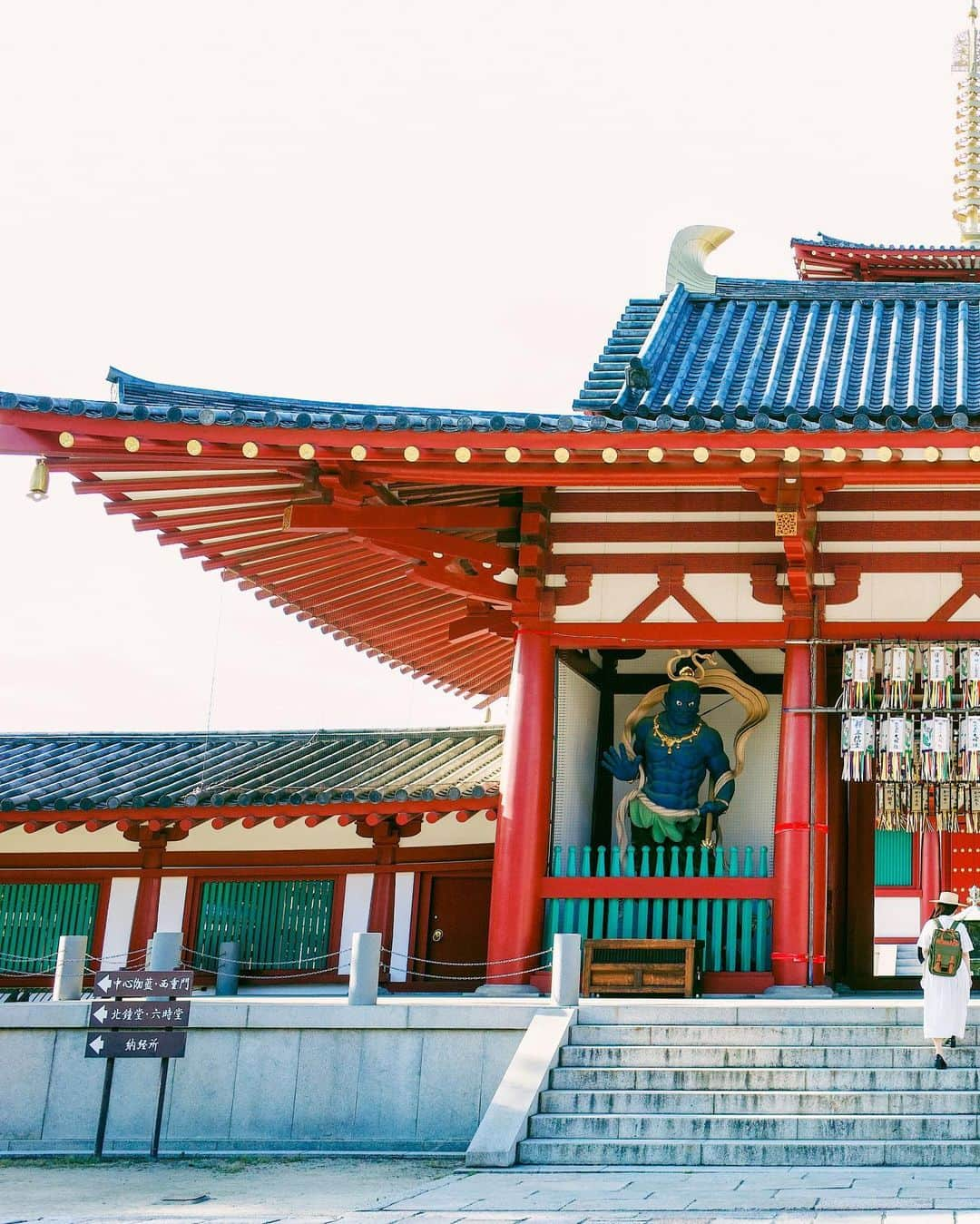 hiderin777さんのインスタグラム写真 - (hiderin777Instagram)「Japan is on Buddhist vacation now. Today I visited a nearby shrine. Here is Shitennouji temple in Osaka. I feel that my heart has been cleaned by getting in touch with history. . . . . . お盆ということで、 近くにお参りしてきました🏮 . . . .」8月15日 22時07分 - ringostar.desu