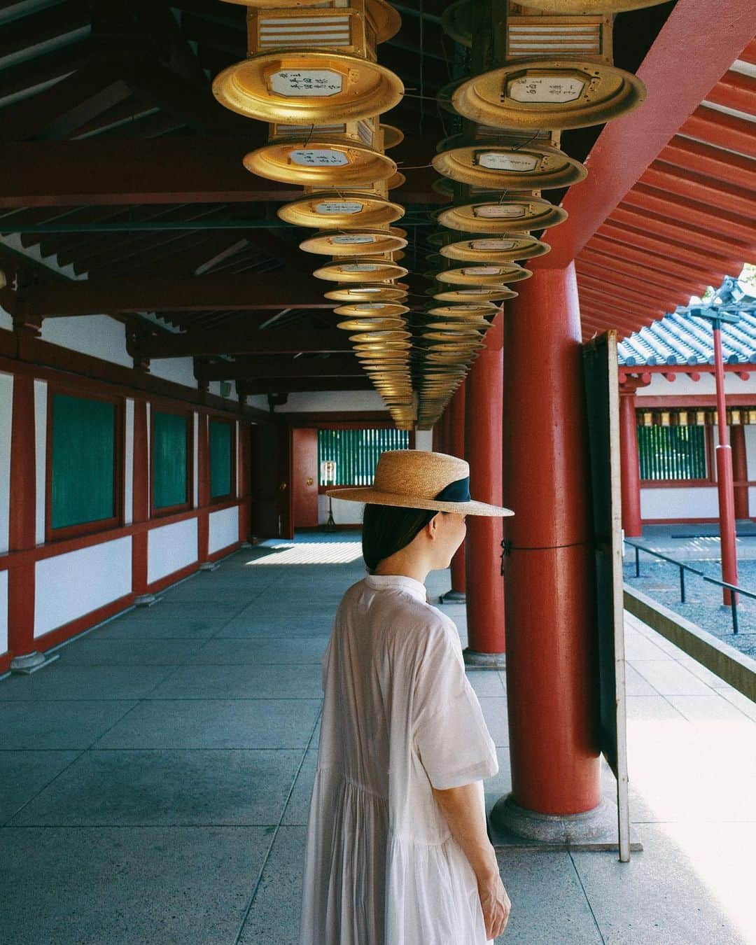 hiderin777さんのインスタグラム写真 - (hiderin777Instagram)「Japan is on Buddhist vacation now. Today I visited a nearby shrine. Here is Shitennouji temple in Osaka. I feel that my heart has been cleaned by getting in touch with history. . . . . . お盆ということで、 近くにお参りしてきました🏮 . . . .」8月15日 22時07分 - ringostar.desu