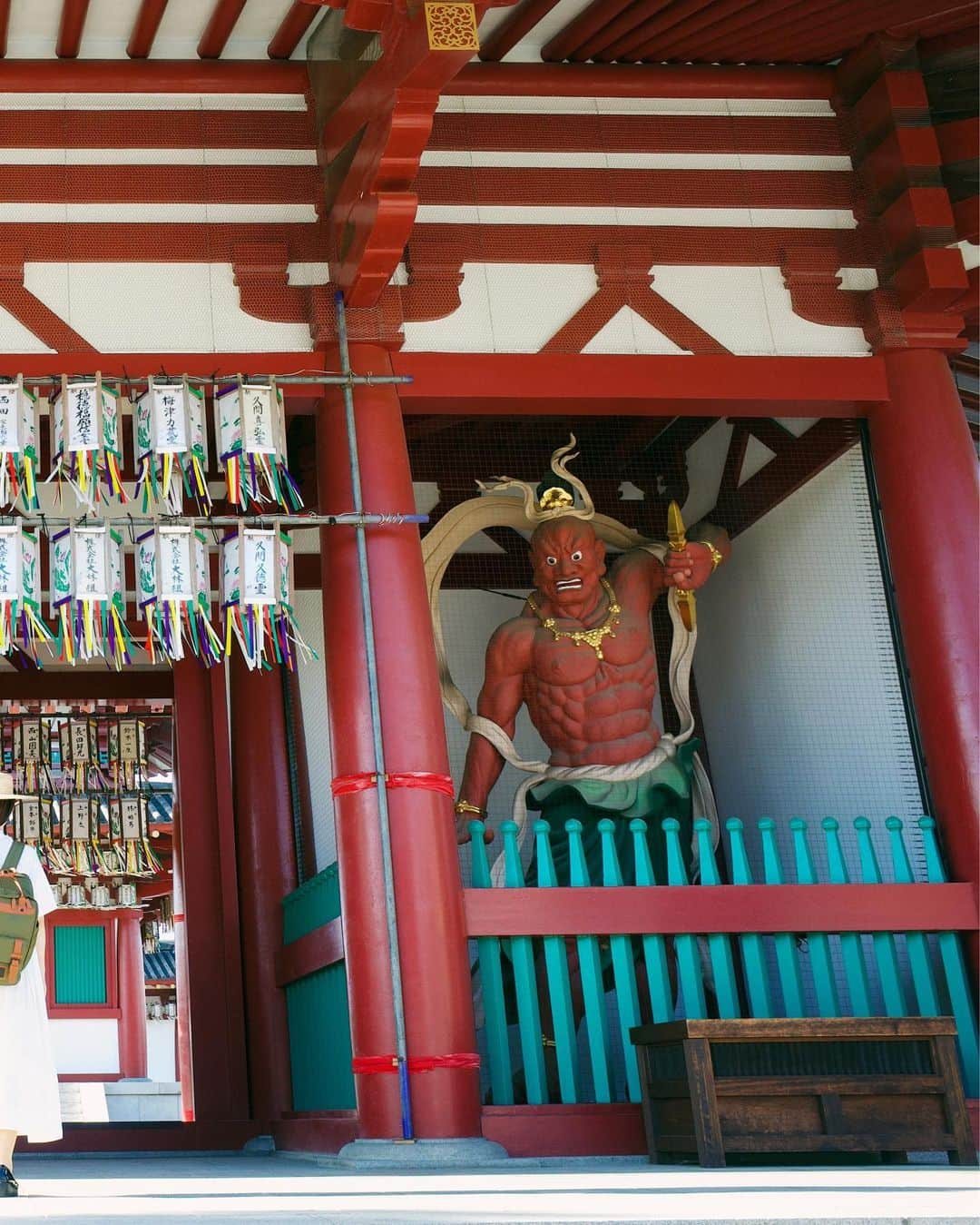 hiderin777さんのインスタグラム写真 - (hiderin777Instagram)「Japan is on Buddhist vacation now. Today I visited a nearby shrine. Here is Shitennouji temple in Osaka. I feel that my heart has been cleaned by getting in touch with history. . . . . . お盆ということで、 近くにお参りしてきました🏮 . . . .」8月15日 22時07分 - ringostar.desu