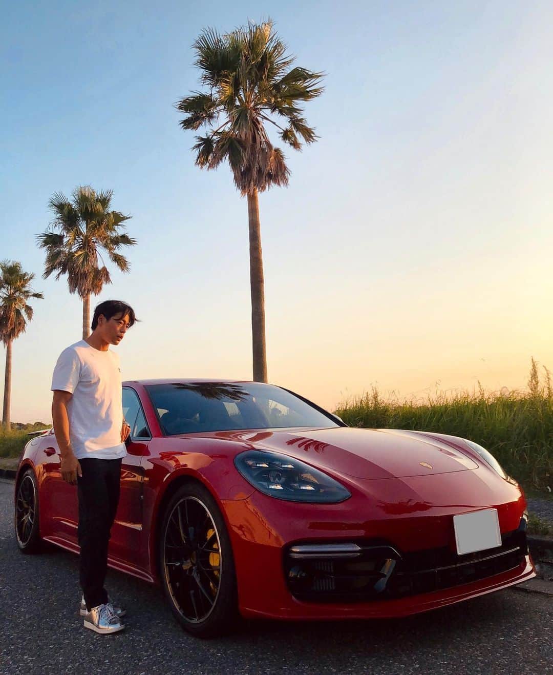 のインスタグラム：「トレーニング後に海岸まで  #PanameraGTS #porsche」