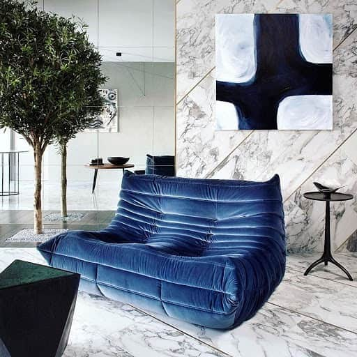 Ligne Rosetさんのインスタグラム写真 - (Ligne RosetInstagram)「Stone, stem, and stream. ⁠ ⁠ Marble, indoor trees, and a deep-blue Togo sofa evoke the drama of the natural world in this penthouse office.⁠ ⁠ Interiors: @roisinlaffertykld⁠ 📷: @barbaracorsicophotography ⁠」8月15日 22時32分 - ligneroset