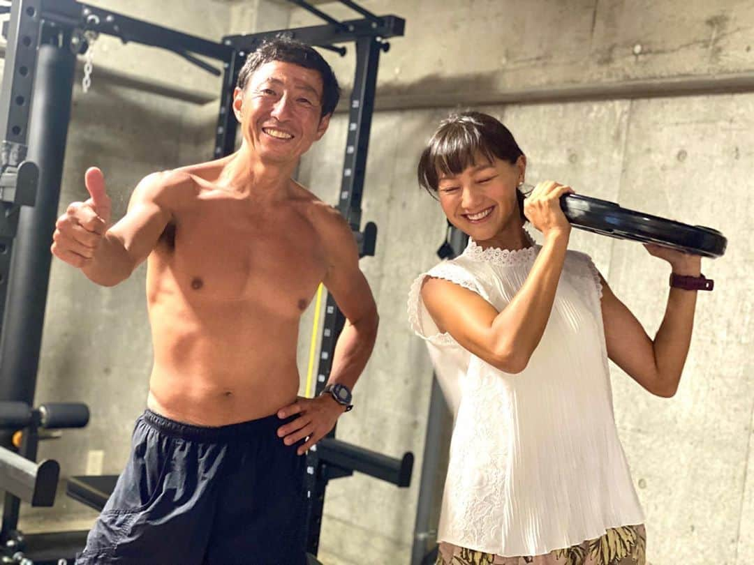 福島和可菜さんのインスタグラム写真 - (福島和可菜Instagram)「今日は、この方とご一緒しておりました😊 滝川 次郎さん  50代後半とはマジで思えないスーパーアスリート😳‼️  私が、初めてトレイルのレースに出場したのが、  2010年に開催された ✨おんたけウルトラトレイル100km✨  本当にキツくて苦しくて辛くて逃げ出したくて、 100kmの間に4回泣いた😭 ↑ 凄い泣いたなぁ（笑）  制限時間20時間‼️19時間半かけて何とかゴールして、本当にボロボロだった🥺（笑）  その時はもう、二度と走るもんか‼️ って思ったのに、  今では走るのが大好きになってしまっている😳（笑）  人生って凄いね🌈（笑） 　　 その大会を主催されていたのが、 OSJさん✨  滝川さんは色々な大会を主催したり関わったりと凄い方☀️  今でもアスリートとして鍛えていて、 本当カッコいい‼️‼️‼️超リスペクト🥳　　  私も、いくつになっても元気に動いていたいと思う😁  ㊗️出会って10周年㊗️ 今日は素敵なお話が出来ました✨✨✨  楽しみにしていて下さい🎉  #osj #power #sports #compressport #trail #triathlon #athlete #10 #th #respect #おんたけウルトラトレイル の事を思い出したら今でも泣ける #笑 #love #running #走 #走る #mountain #パワースポーツ #ジム #weight #鎌倉 #🏃‍♂️ #⛰ #❤️」8月15日 22時37分 - fukushimawakana