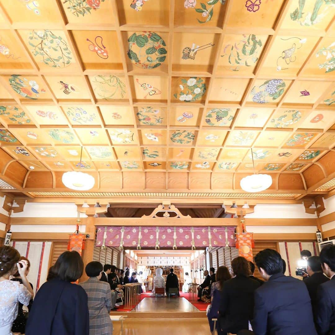 オテル・ドゥ・ミクニ(ウェディング)公式のインスタグラム：「@hatonomori_shrine  @improve.photo_movie  . . #鳩森八幡神社 #和婚 #東京神前式 #神前式 #神前結婚式 #参進の儀 #東京神社 #レストランウェディング #レストラン #和婚をもっと盛り上げたい #プレ花嫁さんと繋がりたい #2020冬婚 #2021春婚 #2021夏婚 #2021秋婚 #結婚式をあきらめない」