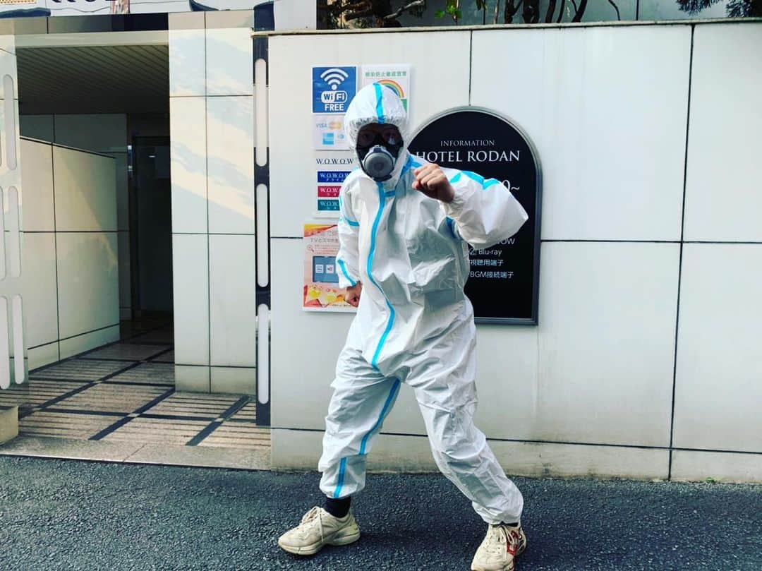 地獄寺紅蓮丸のインスタグラム：「地獄寺紅蓮丸ニュースタイル✨ #防護服#流行りのファッション」