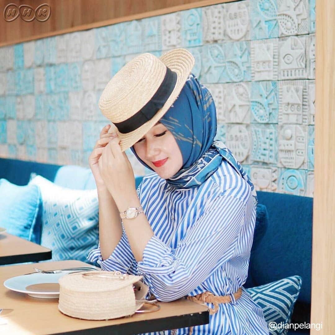 NHK BS「渡辺直美のナオミーツ」さんのインスタグラム写真 - (NHK BS「渡辺直美のナオミーツ」Instagram)「今夜放送❗「#渡辺直美のナオミーツ」スペシャルエディション  ディアン・ペランギ  インドネシア出身のデザイナー、ディアン。イスラム教徒の女性たちが髪や首を覆うために着けるヒジャブを、都会的でクールなデザインに落とし込み、イスラム教徒以外の人もファッションとして楽しめることを知らしめた。そんなディアンがニューヨーク・ファッションウイークに挑戦する。  🌃第二夜　私らしく社会に挑む 8月15日（土）深夜24：30  #渡辺直美 #モーリーチャン（台湾） #ディアンペランギ（インドネシア） #リンスレーター （アメリカ） #アミーソング（アメリカ） #taikinoah（日本＆韓国）」8月15日 23時00分 - nhk_naomeets