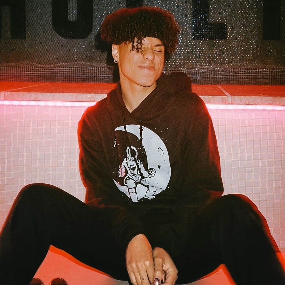 Wal-Mart Stores, Incのインスタグラム：「This is style that lives up to the hype. Taking note of how @larray of @thehypehousela styles Walmart. #WalmartFashion #HypeHouse 📸: @larray」