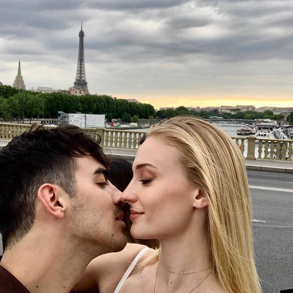 People Magazineさんのインスタグラム写真 - (People MagazineInstagram)「Sophie Turner posted a sweet tribute for her husband Joe Jonas on his 31st birthday: “Happy birthday to my love/bub/baby daddy 🥵🔥😍♥️.” Swipe for some more cute moments of the new parents over the years.  #Regram @sophiet, @joejonas」8月16日 4時34分 - people