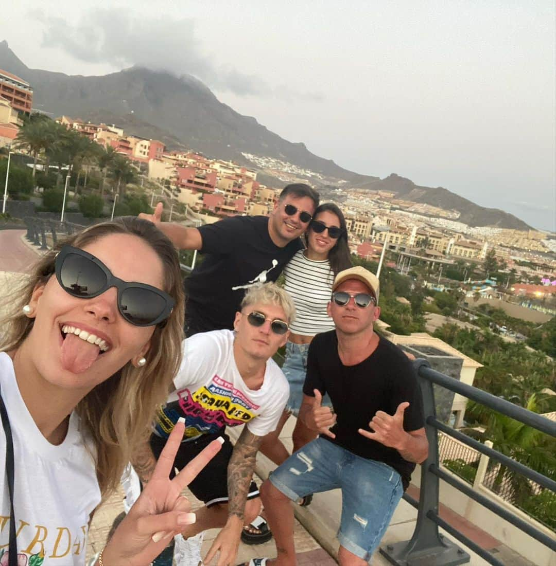 ギジェルモ・バレラさんのインスタグラム写真 - (ギジェルモ・バレラInstagram)「Por tenerife con la banda 🤪🏖🏔」8月16日 4時33分 - guillermovarela4