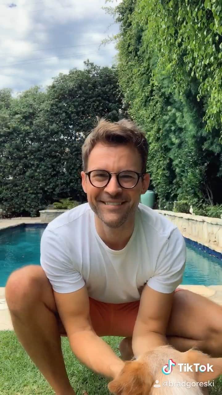 ブラッド・ゴレスキーのインスタグラム：「Thank you for all of the birthday wishes!! I can feel the virtual love!! 🎂 Feeling super grateful!」