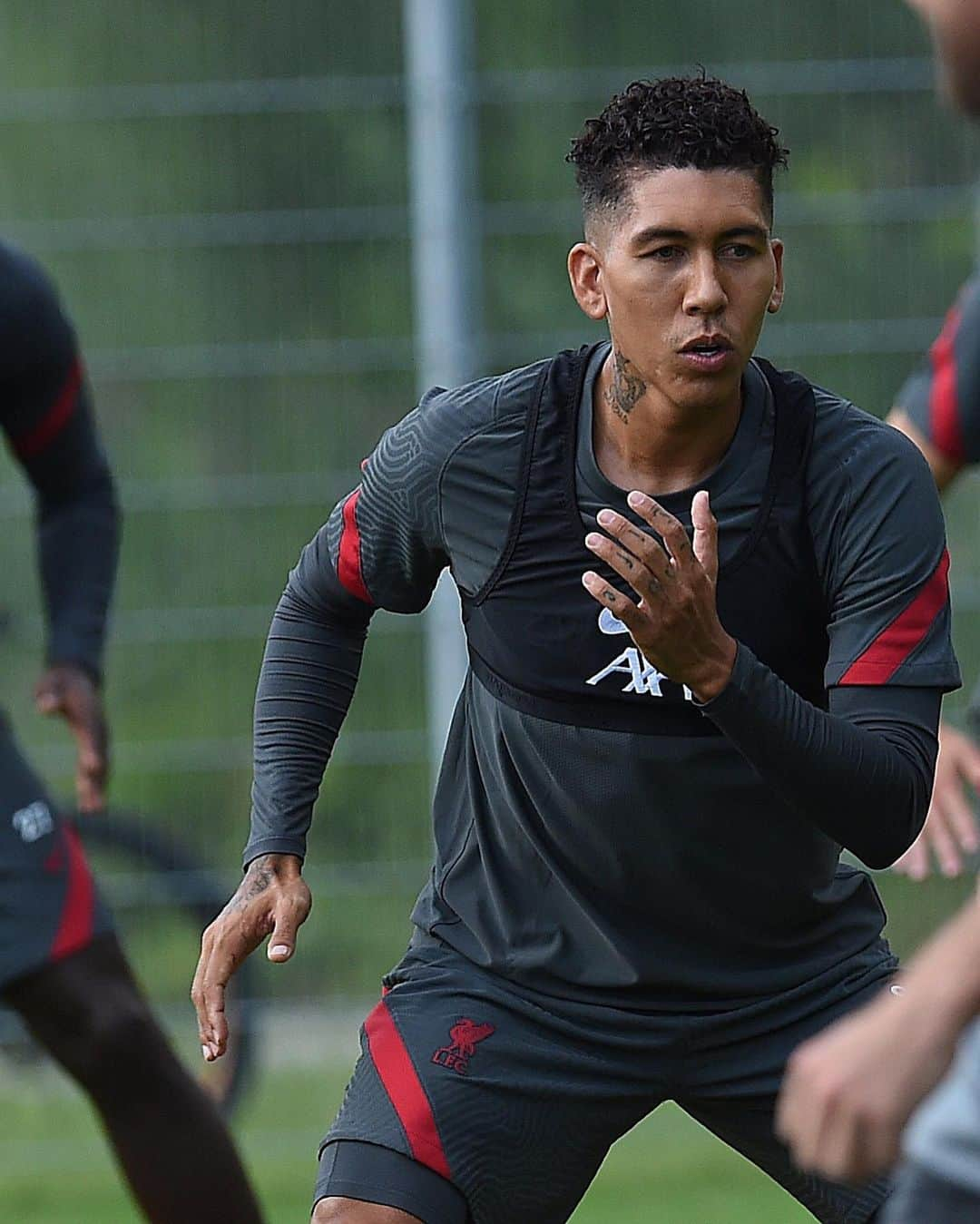 ロベルト・フィルミーノさんのインスタグラム写真 - (ロベルト・フィルミーノInstagram)「Back to training 🙌🏼💪🏽」8月16日 4時32分 - roberto_firmino