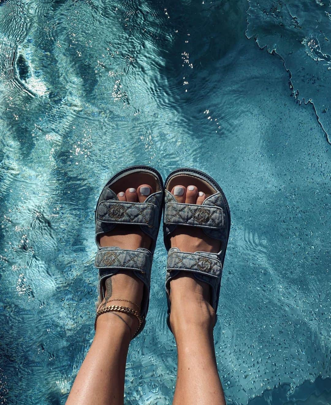 ペニーレ・タイスベックのインスタグラム：「Annonce Staying right here 💙 @villacph」