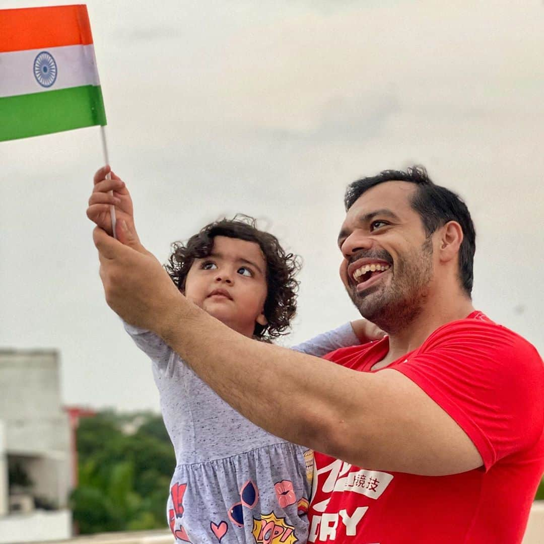 Gaurav Tanejaさんのインスタグラム写真 - (Gaurav TanejaInstagram)「Happy Independence Day everyone. Let’s be proud of the rich history, diversity this nation has. . Let’s become a little better citizens by being a little more considerate towards each other. . Jai Hind.  This day goes out to our forces at the borders and inland.  . #independenceday #JaiHind #flyingbeast」8月15日 23時07分 - taneja.gaurav