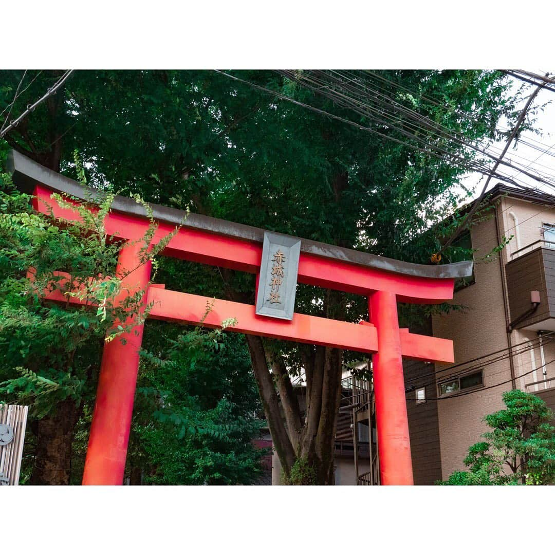 小林廣輝のインスタグラム：「赤城神社  .  .  .  .  .  .  .  .  .  .  .  .  #赤城神社 #赤城神社神楽坂 #tbsアナウンサー #日常の記録 #カメラマンさんと繋がりたい #カメラ男子 #カメラさんぽ スタ #アッコにおまかせ#picture #artist #sketch #sketchbook #paper #pen #pencil #artsy #instaart #beautiful #instagood #gallery #masterpiece #creative #photooftheday #instaartist #graphic #graphics #artoftheday #abstracto #stayabstract #instaabstract」