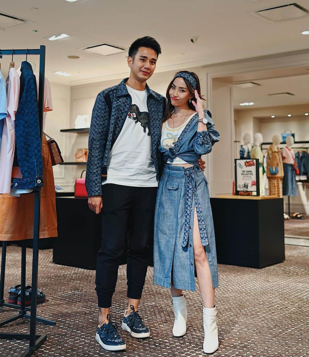 ソニアのインスタグラム：「Thanks for spending the arvo with us!! We had a blast giving Joakim a makeover and turning the @coach store upside down 🤪 Full IG live video will be up very soon in case you missed it! If you’re shopping there soon, quote either one of our names for a complimentary gift with purchase! ✨  Side note: put this cute fit together with their latest collection! Headband is actually a belt!   #CoachNY PC: @nicolequek」