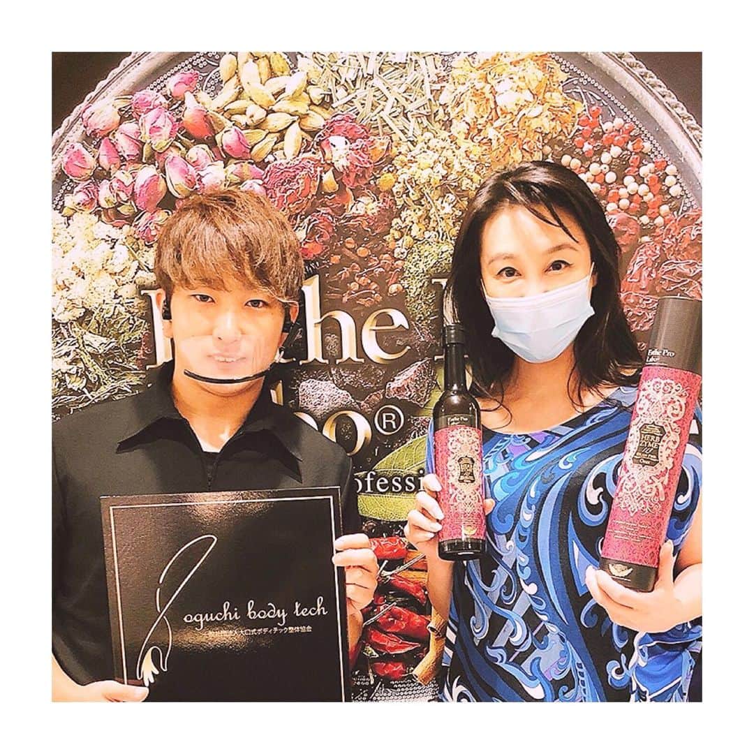 のインスタグラム：「ゴッドハンドの大口先生✨ ✨グランプロメディカルスパ✨ @medicalspa_granpro  銀座にいよいよオープン🏥‼️🤗✨  最近ぎっくり腰をやったり 身体の不調が続いていたので お盆前に施術をして いただいてきました！  整体、針、吸玉‼️何でも その時の身体の状態を いち早く察知し その時の体の状況に合わせ 施術をしてくださる大口先生❣️ さすが、ゴッドハンドです🙇‍♀️✨✨✨  日本でも有名な方々ばかり 経済界から芸能人まで 幅広い顧客をもつ大口先生 海外の王様まで施術をしに行かれます🤗💦  なかなか東京にいらっしゃらないけれど いらした時にはまたお願いいたします🤗‼️  #唐沢菜々江 #ななえママ #菜々江ママ #銀座 #東京 #銀座ママ #銀座クラブ #クラブ #クラブnanae #高級クラブ #ホステス #エステ #美容 #モデル #メディカルケア #針 #吸玉 #整体 #ぎっくり腰 #ゴッドハンド #芸能人 #youtube #ユーチューバー」