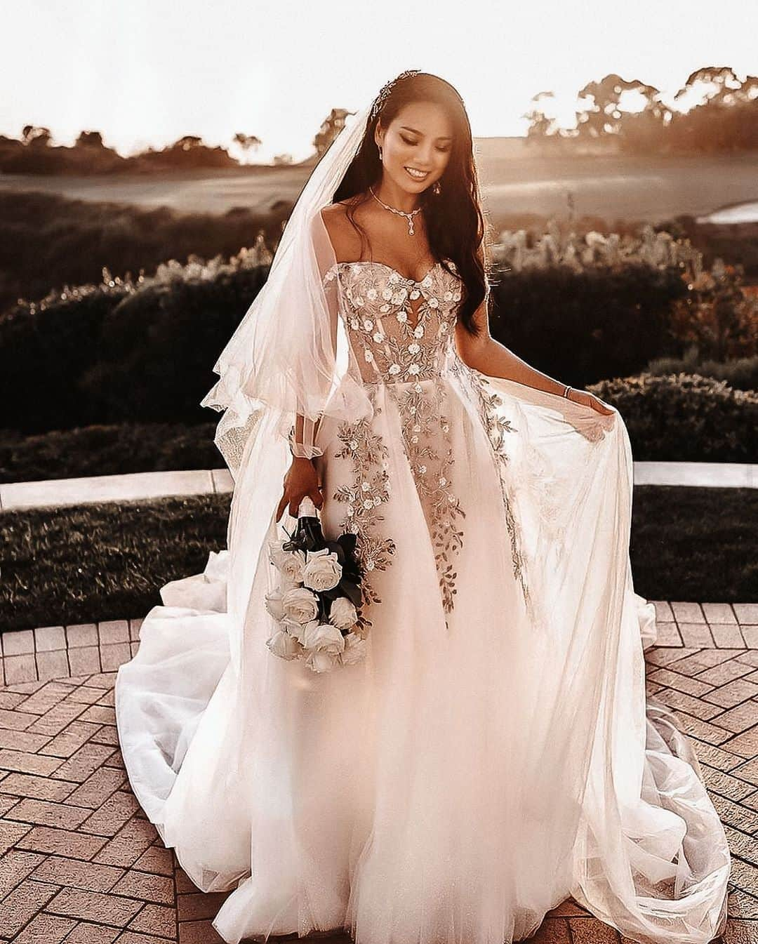 Galia Lahavさんのインスタグラム写真 - (Galia LahavInstagram)「#GLBride @pradasize37 // A GODDESS ❤️ #GaliaLahav #GLCouture @bridalreflectionsny」8月15日 23時35分 - galialahav