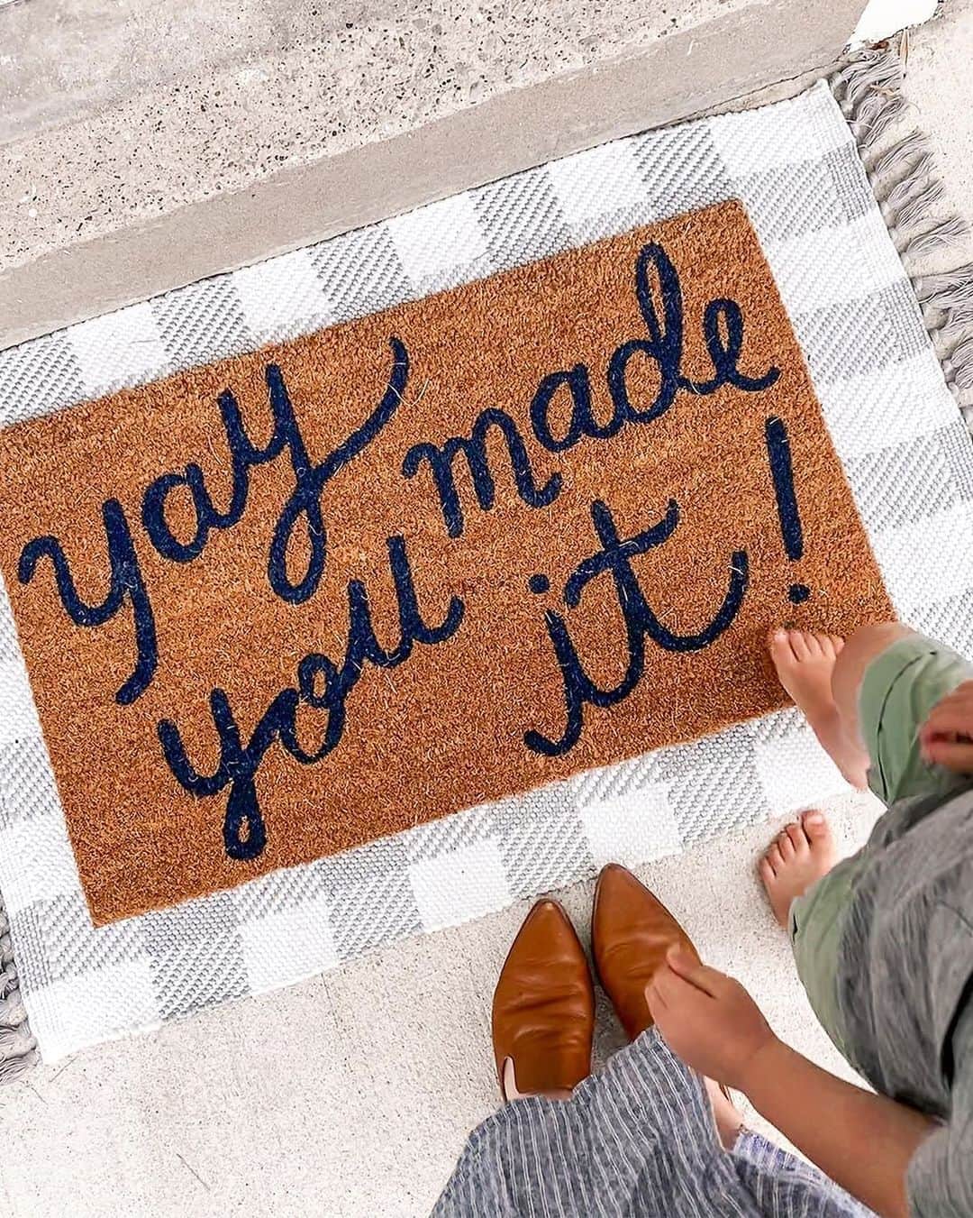 ロック&リパブリックのインスタグラム：「A cute welcome mat makes returning home that much better. 🏠Thanks @nadinerebeccaxo for the at home inspiration! #Kohls #KohlsFinds」