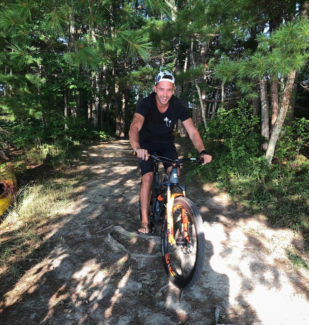 のインスタグラム：「Bringing Campsite commute to the a next level」