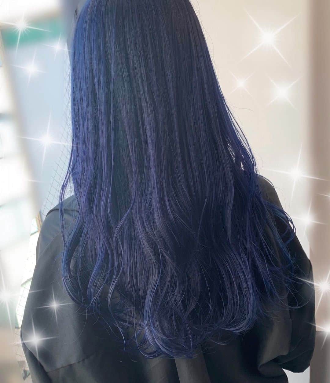 EON（梶野恵園）のインスタグラム：「﻿ ﻿ ﻿ 🦋﻿ ﻿ ﻿ ﻿ 失恋したので髪染めました(比喩表現です)﻿  #ヘアカラー #ヘアカラートレンド  #ブルーカラー #ヘアカラーブルー  #haircolor #instahair #bluehair  #青髪 #青髪ロング #染めました」