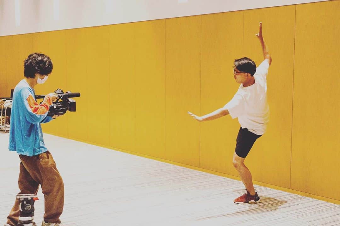 上田航平のインスタグラム：「おたこんふたたび。 #お助けコントット #今秋1時間SPで復活 #前回出演コントが全部YouTube送りとなってしまい出演時間が4秒になってしまった男#チェ #次は倍#倍の8秒は出演できるようにプロデューサーに本気でかけあうつもりです#乞うご期待」
