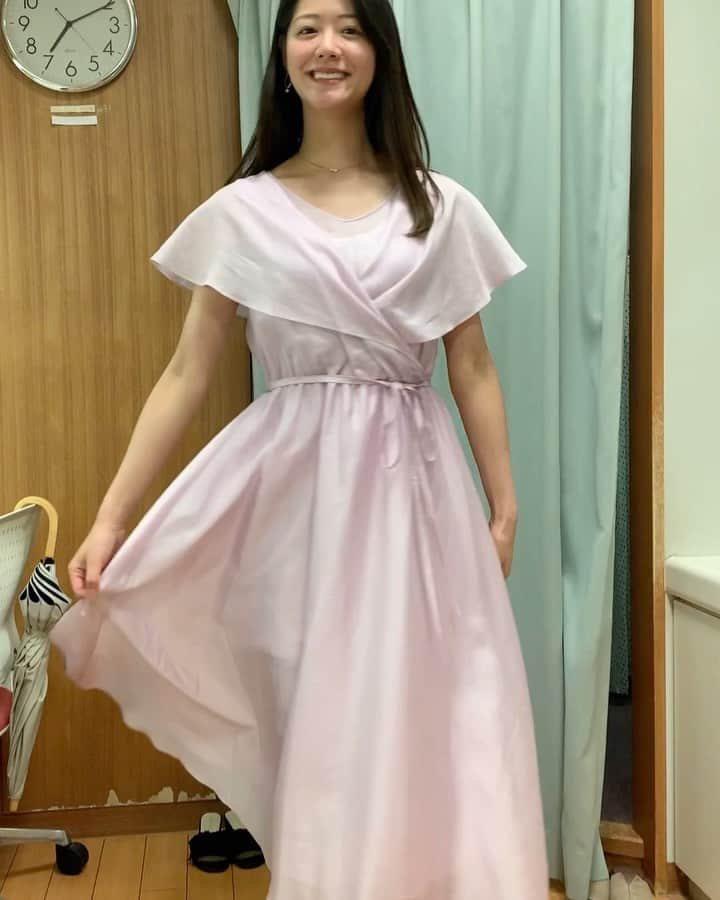 樺島彩のインスタグラム：「今朝の衣装👗ヒラヒラだったのでまわってみました😊💕」