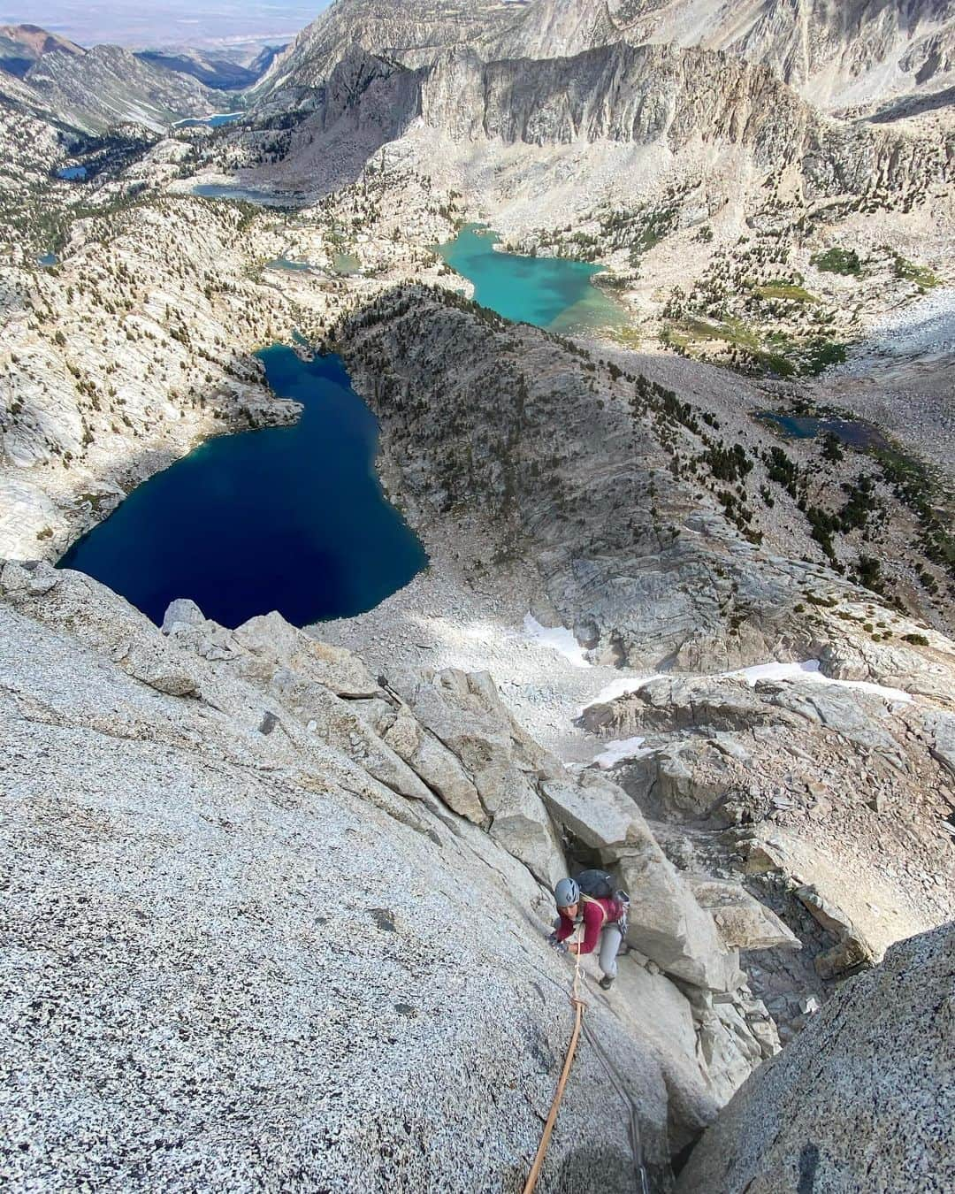 エミリー・ハリントンさんのインスタグラム写真 - (エミリー・ハリントンInstagram)「Lil’ Sierra mission w the one and only @hannahlily17 // Picture Peak lived up to its name! I hadn’t moved fast on granite since before I fell last November and it felt so nice to feel some confidence again. Lake dips, canned wine, and all the candy got us to the tippy top along w our keen mountain sense & enlightening conversation. Also pro tip: if you forget your approach shoes on a ledge partway up a route and don’t remember until it’s too late - well don’t do that. 9 miles of hiking w some talus scramblin’ mixed in in @lasportivana TC professionals and/or bumblebee socks w leukotape (I tried both) is less than ideal but profoundly character building if you’re into that type of thing... @petzl_official // @thenorthface #wallsaremeantforclimbing」8月15日 23時59分 - emilyaharrington