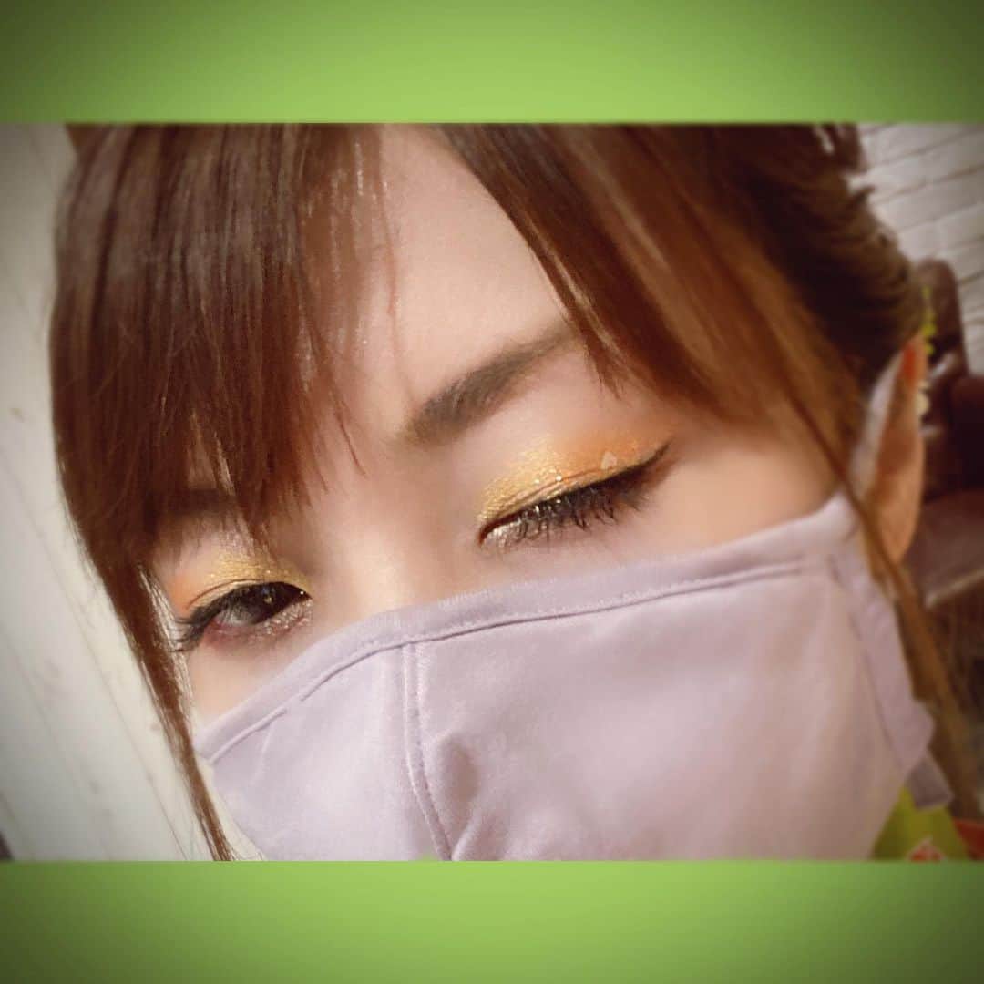 佐咲紗花さんのインスタグラム写真 - (佐咲紗花Instagram)「. レギュラー回としては半年ぶりの 「佐咲紗花 ACOUSTIC LIVE passage〜August〜」 ありがとうございました✨ 今年最初で最後であろう浴衣です。 ８月の誕生石・ペリドット色に寄せました。 メイクも珍しく黄色オレンジで、 キラキラパーツも乗せました🤩  今回のセットリストも大好きな曲だらけでしたが、 中でも僕天のアレンジが好きだったな🥰  チケットの購入は8/20(木)23:59まで アーカイブで8/21(金)23:59まで 可能ですので 後追いさんもどうぞ…😘 https://t.pia.jp/pia/event/event.do?eventBundleCd=b2063226   ‪#佐咲アコライ‬ #パスタ  #AcousticLiveStreaming   (スタパでアコースティックで浴衣を着ると 美郷あきさんのライブを思い出しますね✨)」8月15日 23時59分 - sasakisssayaka